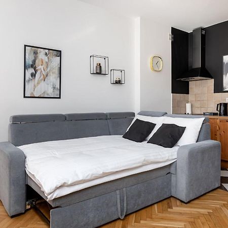 Fashioned Apartment Rycerska By Noclegi Renters Warschau Exterior foto