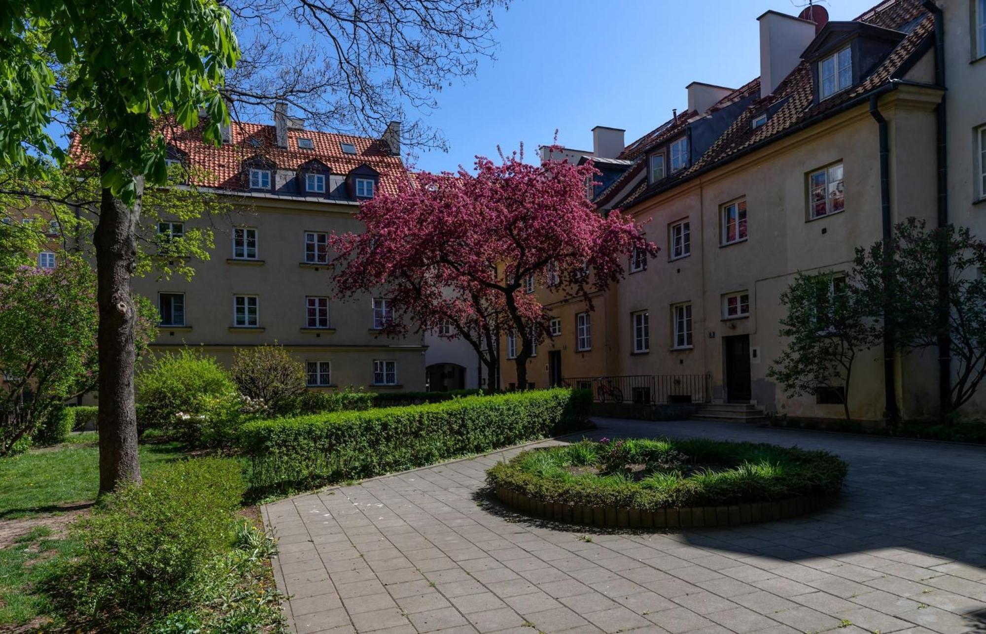 Fashioned Apartment Rycerska By Noclegi Renters Warschau Exterior foto